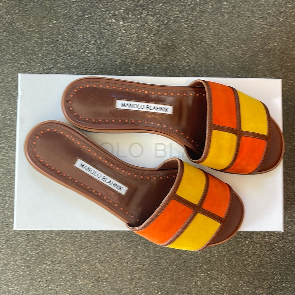 MANOLO BLAHNIK COLOR BLOCK FLAT SZ 38